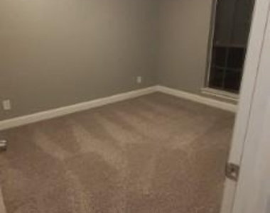 2202 Greenbriar Court - Photo Thumbnail 6