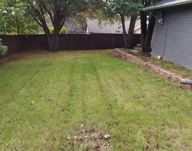 2202 Greenbriar Court - Photo Thumbnail 1