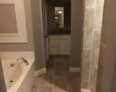2202 Greenbriar Court - Photo Thumbnail 17