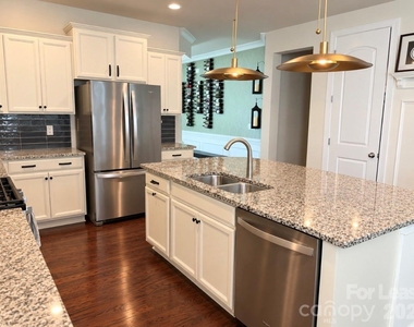 16233 Kelby Cove - Photo Thumbnail 5