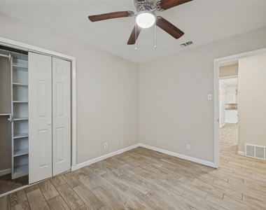 213 W Dorris Drive - Photo Thumbnail 14