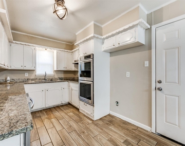 213 W Dorris Drive - Photo Thumbnail 8
