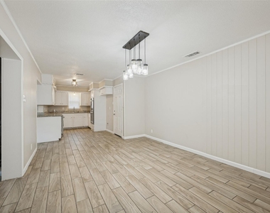 213 W Dorris Drive - Photo Thumbnail 6
