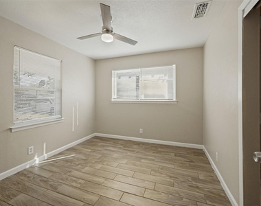 213 W Dorris Drive - Photo Thumbnail 11