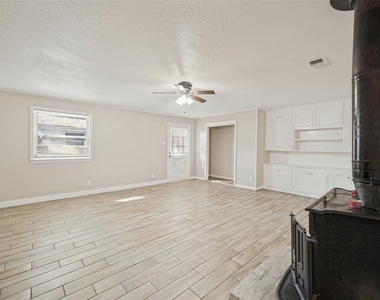 213 W Dorris Drive - Photo Thumbnail 4