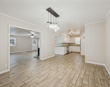 213 W Dorris Drive - Photo Thumbnail 7