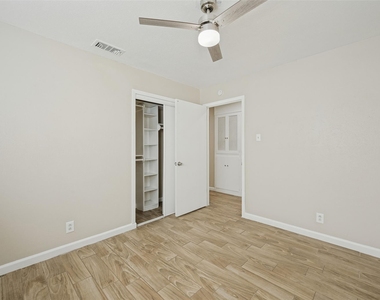 213 W Dorris Drive - Photo Thumbnail 13