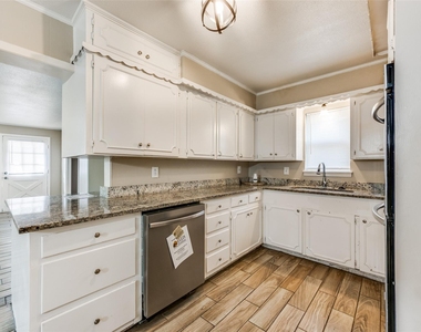 213 W Dorris Drive - Photo Thumbnail 9