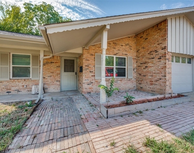 213 W Dorris Drive - Photo Thumbnail 1
