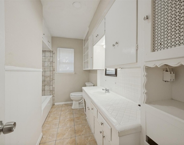 213 W Dorris Drive - Photo Thumbnail 15