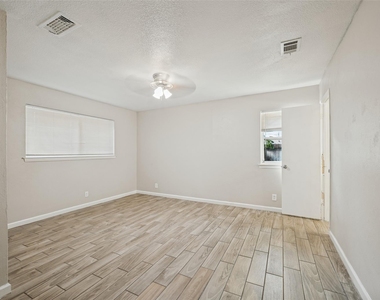 213 W Dorris Drive - Photo Thumbnail 17