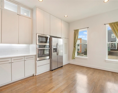 4634 Virginia Avenue - Photo Thumbnail 3