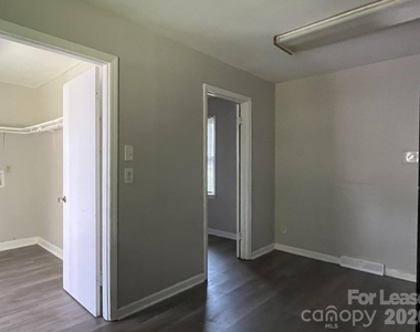 4024 Abbeydale Drive - Photo Thumbnail 5