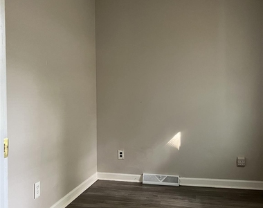 4024 Abbeydale Drive - Photo Thumbnail 7