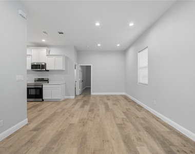 914 E Tucker Street - Photo Thumbnail 12