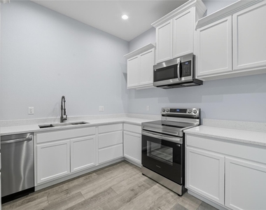 914 E Tucker Street - Photo Thumbnail 15