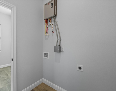 914 E Tucker Street - Photo Thumbnail 7