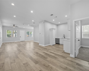 914 E Tucker Street - Photo Thumbnail 13