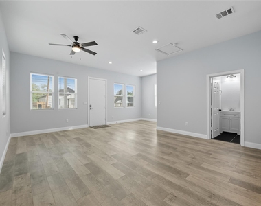 914 E Tucker Street - Photo Thumbnail 11