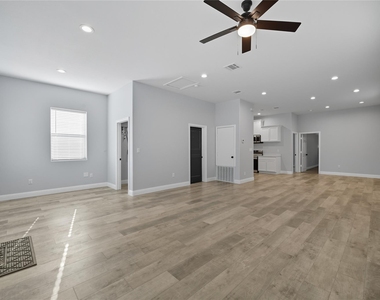 914 E Tucker Street - Photo Thumbnail 10