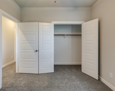 657 Blackland Drive - Photo Thumbnail 14