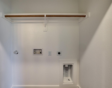 657 Blackland Drive - Photo Thumbnail 21