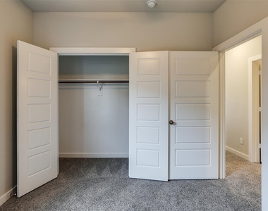 657 Blackland Drive - Photo Thumbnail 11