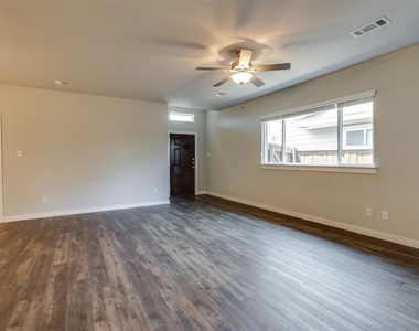 657 Blackland Drive - Photo Thumbnail 16