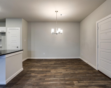 657 Blackland Drive - Photo Thumbnail 5