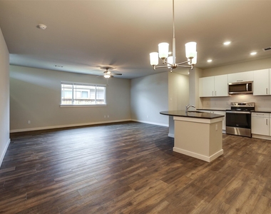 657 Blackland Drive - Photo Thumbnail 8