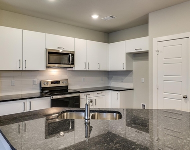 657 Blackland Drive - Photo Thumbnail 6