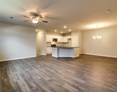 657 Blackland Drive - Photo Thumbnail 4