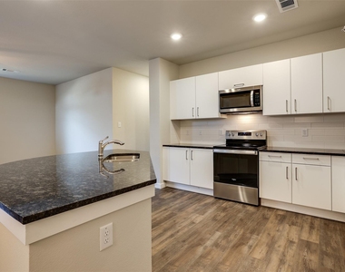 657 Blackland Drive - Photo Thumbnail 7