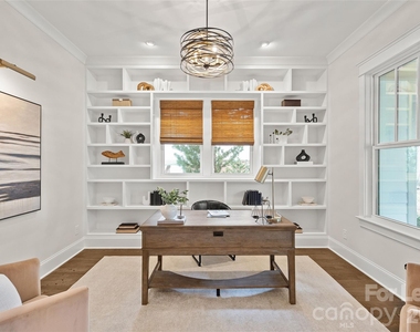 2520 Laburnum Avenue - Photo Thumbnail 4