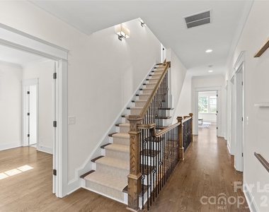 2520 Laburnum Avenue - Photo Thumbnail 20