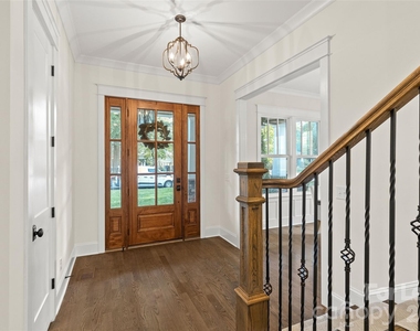 2520 Laburnum Avenue - Photo Thumbnail 2