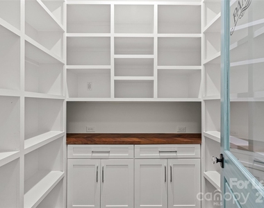 2520 Laburnum Avenue - Photo Thumbnail 10