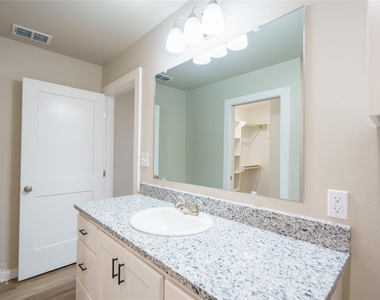 326 Colorado Street - Photo Thumbnail 14