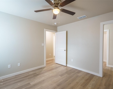 326 Colorado Street - Photo Thumbnail 12