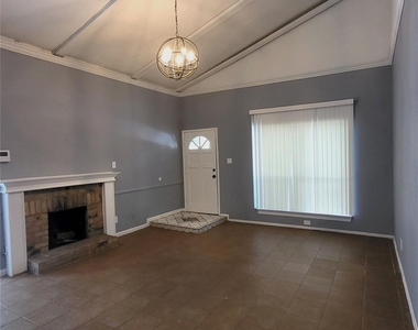 305 Trinidad Drive - Photo Thumbnail 12