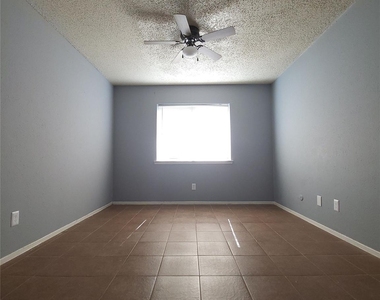 305 Trinidad Drive - Photo Thumbnail 8