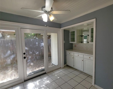 305 Trinidad Drive - Photo Thumbnail 14