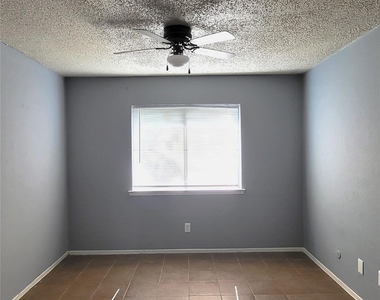 305 Trinidad Drive - Photo Thumbnail 9