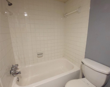 305 Trinidad Drive - Photo Thumbnail 4