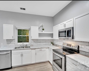 426 Arch Street - Photo Thumbnail 1