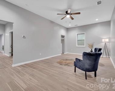 426 Arch Street - Photo Thumbnail 5