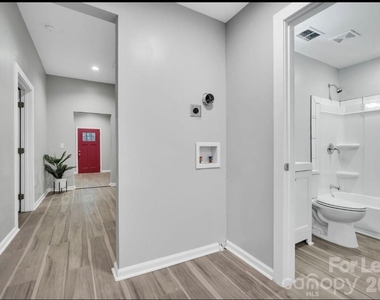 426 Arch Street - Photo Thumbnail 3