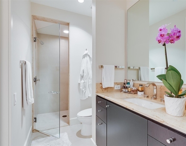 2408 Victory Park Lane - Photo Thumbnail 9