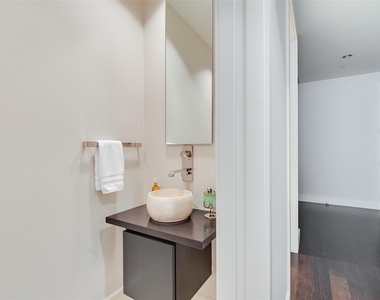 2408 Victory Park Lane - Photo Thumbnail 7
