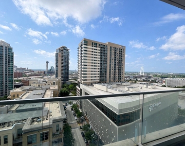 2408 Victory Park Lane - Photo Thumbnail 16
